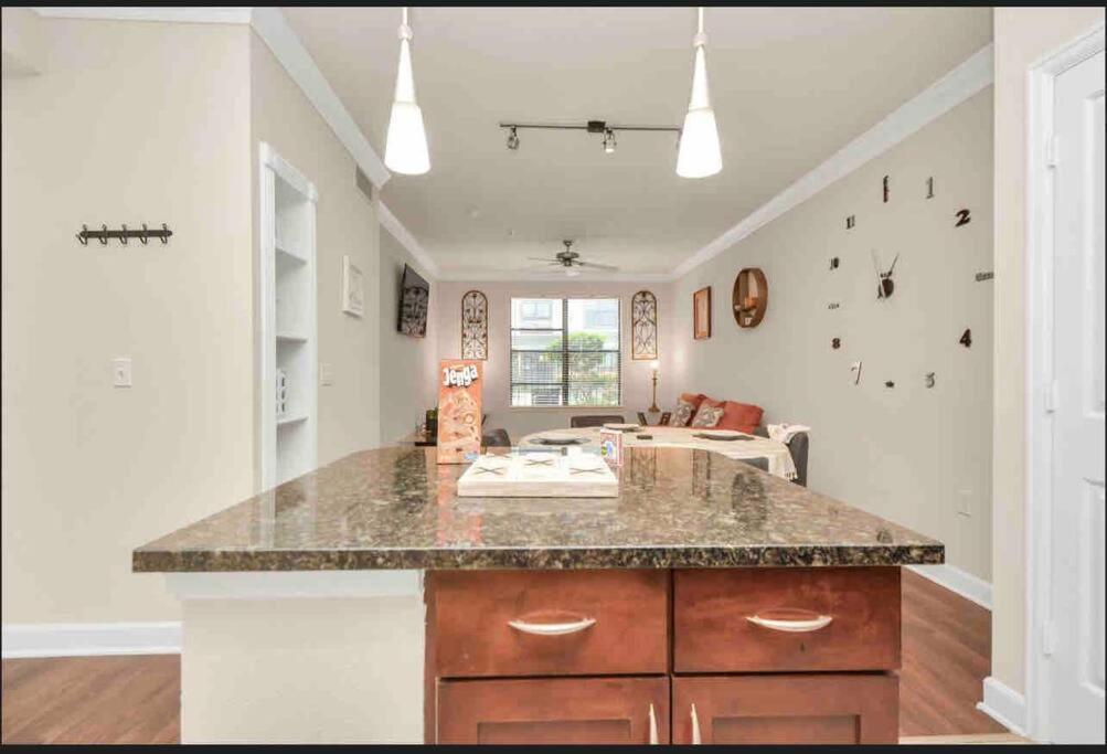 Luxury 1Bedroom/Pool View/ Galleria W/Study Desk Houston Exteriör bild