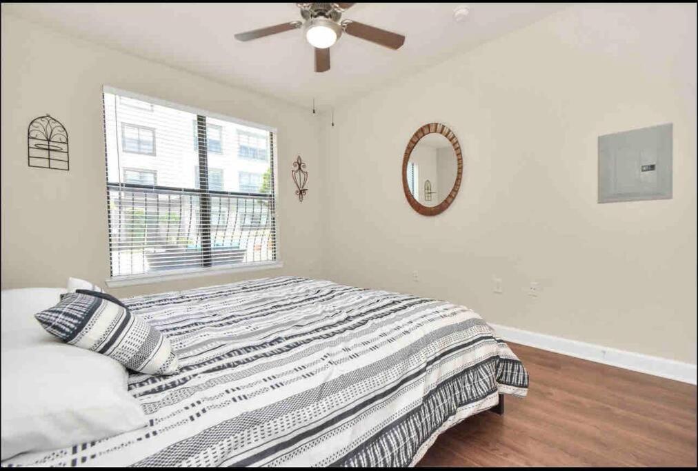 Luxury 1Bedroom/Pool View/ Galleria W/Study Desk Houston Exteriör bild