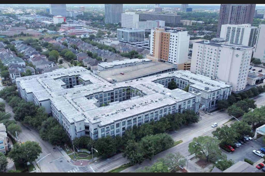 Luxury 1Bedroom/Pool View/ Galleria W/Study Desk Houston Exteriör bild