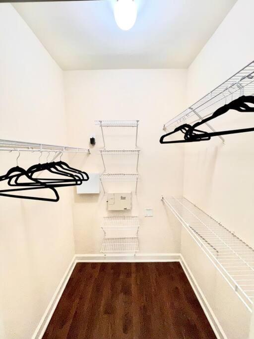 Luxury 1Bedroom/Pool View/ Galleria W/Study Desk Houston Exteriör bild