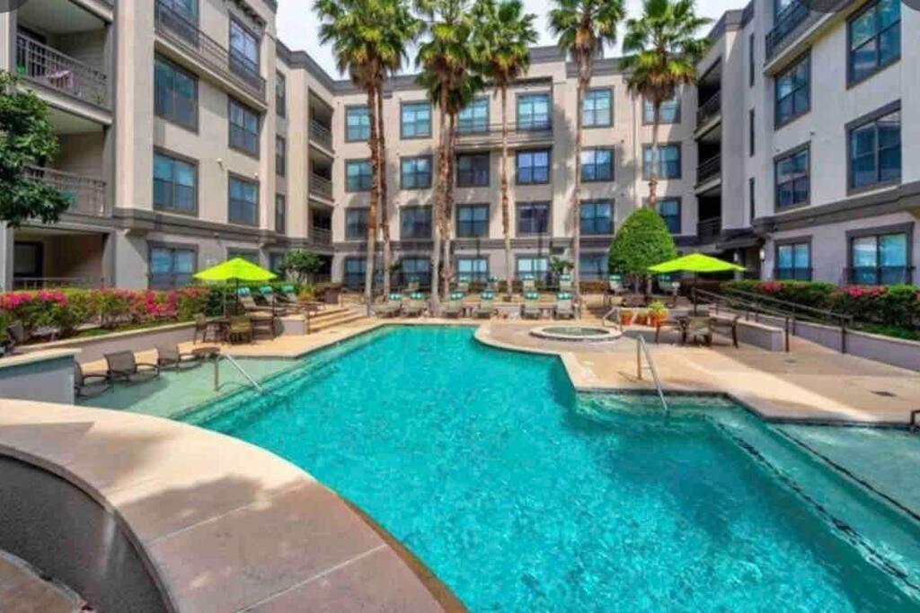 Luxury 1Bedroom/Pool View/ Galleria W/Study Desk Houston Exteriör bild